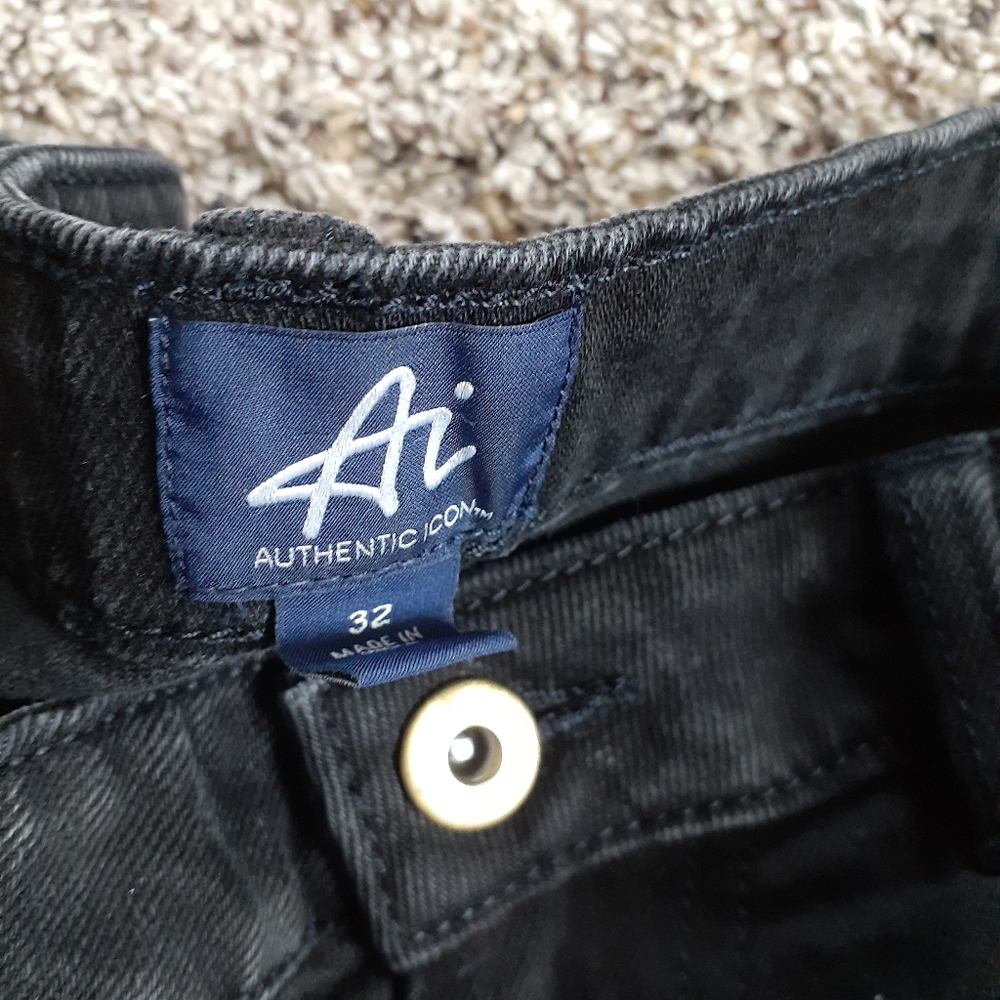 Shorts - Picture 4 of 5